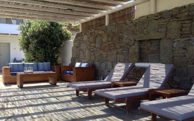 Yakinthos Residence