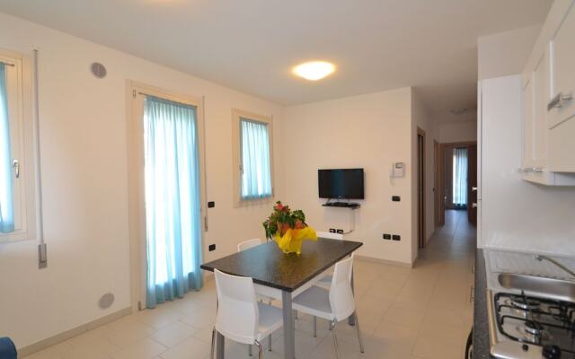 Spacious Apartment in Rosolina Mare Near Sea