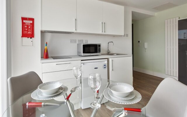 Popular Studio - Great for Working Away and Royal Oldham Hospital