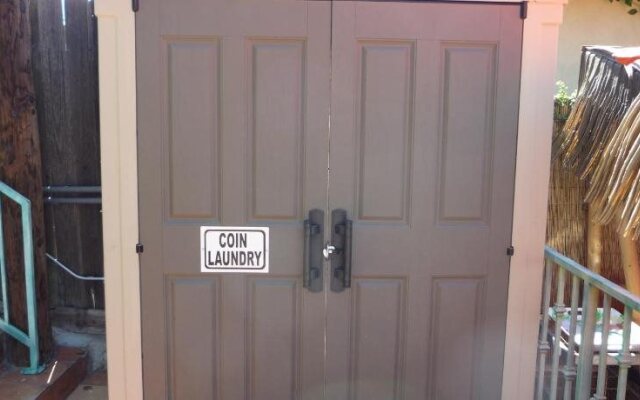 Woodland Hills Calabasas Guesthouses