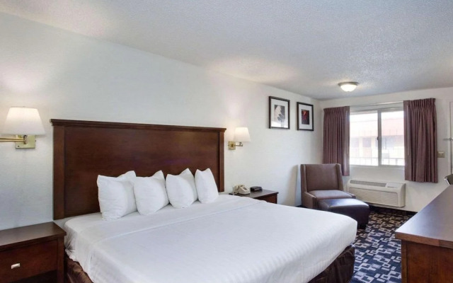 MorningGlory Inn & Suites
