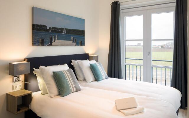 Modern Penthouse, 2 Bath Rooms Close to Lake Veere