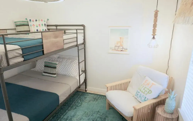 Emerald Hideaway 2 Bedroom Condo by RedAwning