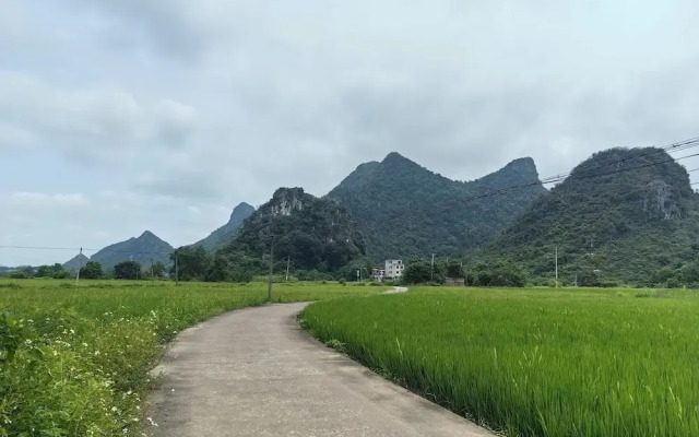 Guilin Village Creek Inn