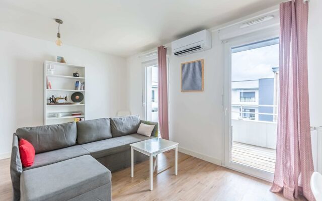 Spacious Apartment for 4 People in Bordeaux!