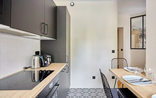 Superb Invalide Apartment Near Eiffel Tower