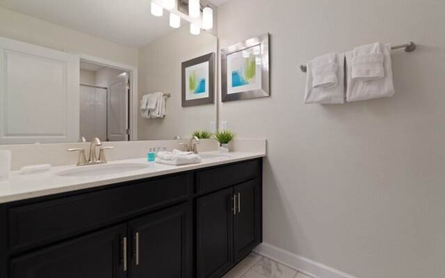 Beautiful 4Bd Pool TH, Storey Lake-4815DS