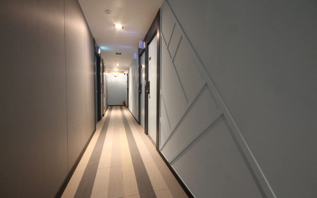 Louis Hotel Busan Beomildong