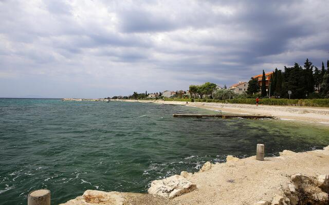 Apartment Dino - apartments with hot tub: A3 Novalja, Island Pag