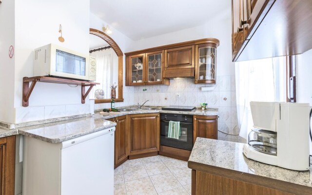 Stunning Home in Liznjan With Wifi and 3 Bedrooms