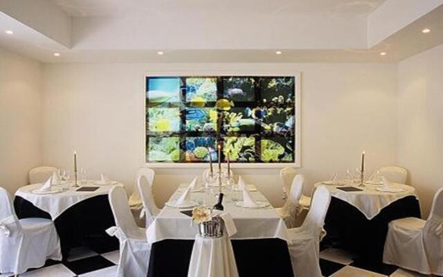 M Glamour Hotel