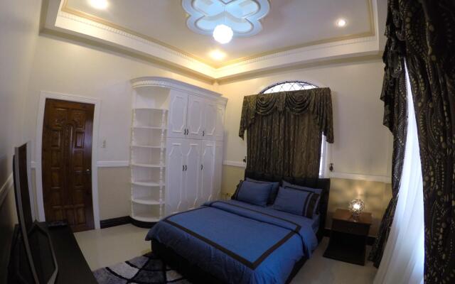 The Executive Villa Inn & Suites