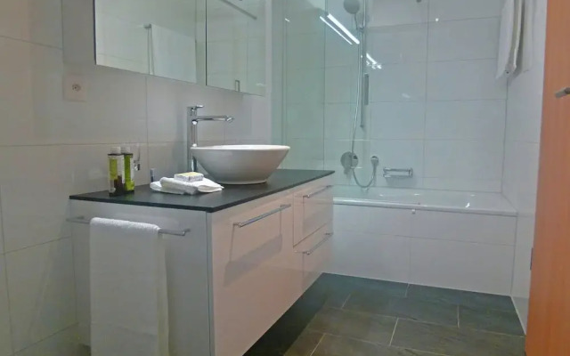 Luxury Apartment with Hot Tub in Veysonnaz