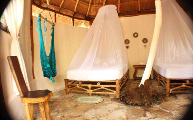 Maya Cabanas & Cenote Tulum
