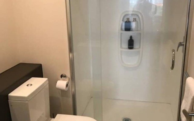 Modern 1 Bedroom Apartment in Eden Terrace