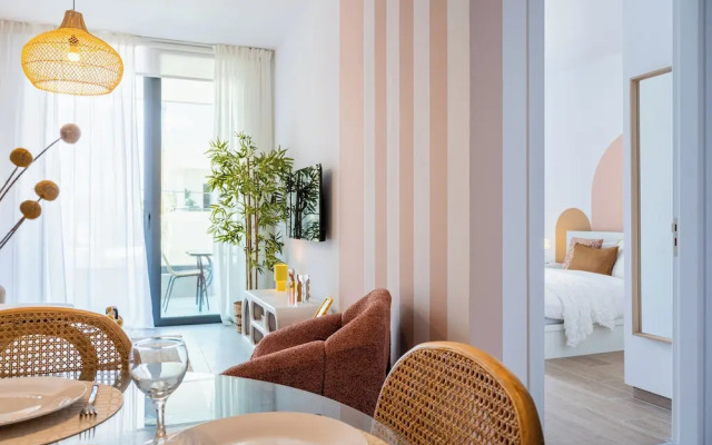Lunette Artful 1-BR Apartment in Larnaca