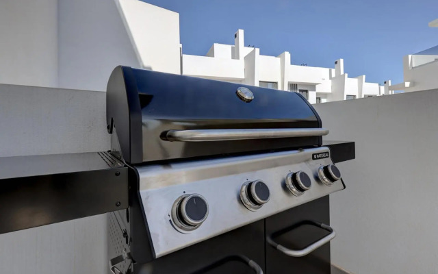 Brand New, Elegant Three Bed Apartment