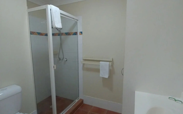 Chevron Palms Holiday Apartments by Gold Coast Premium