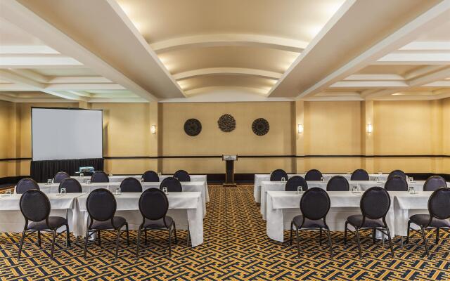 Sheraton Norfolk Waterside Hotel