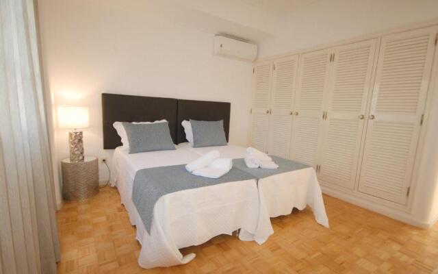 Charming 3-bed Villa With Pool in Olhos de Agua