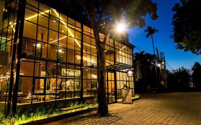 The Botanic Service Room