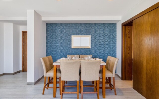 Cali Style 4 BR Penthouse Large Patio