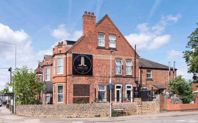 The Linden Leaf Rooms - Classy Studios