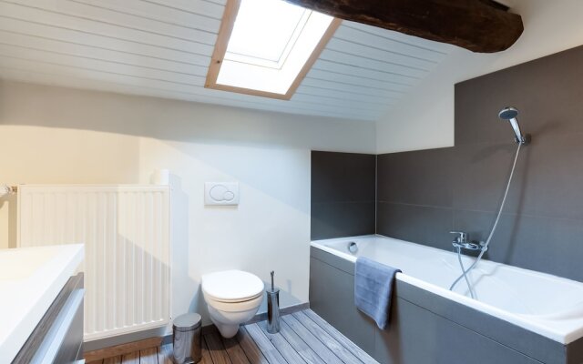 Detached Holiday Home with Sauna & Open Fire near Houffalize