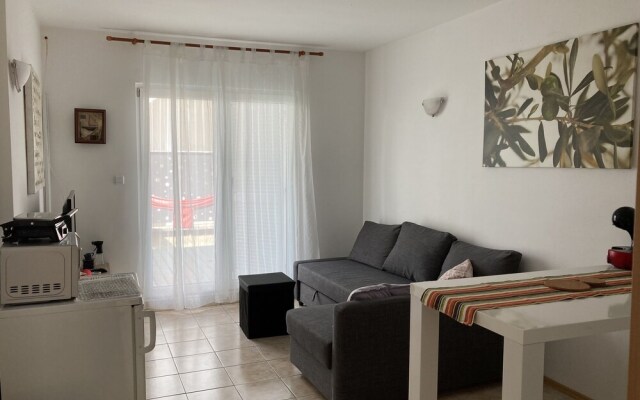 Charming 2-bed Apartment in Necujam