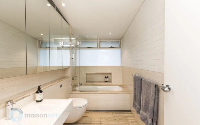 4 Bedroom Luxury House With Pool & Near Beach