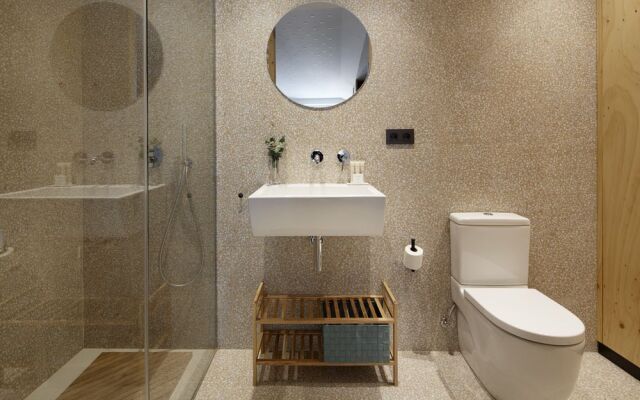 Easo Plaza Apartment by FeelFree Rentals