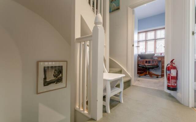 3 Bedroom Family House With Garden