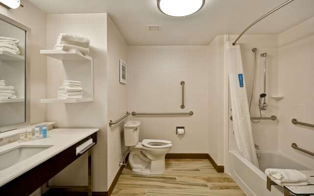 Hampton Inn & Suites Detroit/Warren