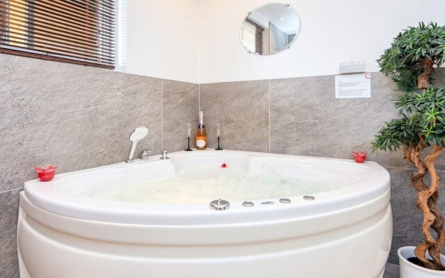 Fantastic Holiday Home with Bay View near Knebel