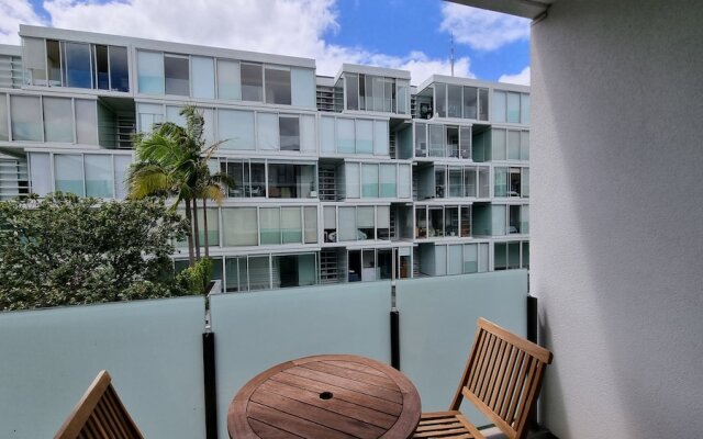 Marina View Apartment in Viaduct - Pool