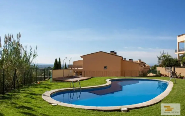 Duplex Apartment in Palau-saverdera