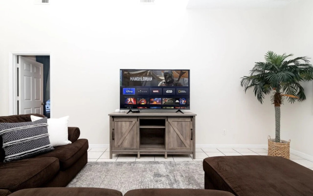 New Ownership 7BR Close to Disney