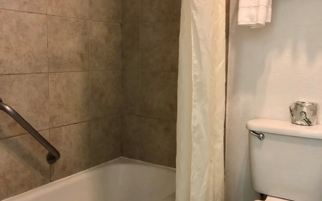 Super 8 by Wyndham Albuquerque Downtown