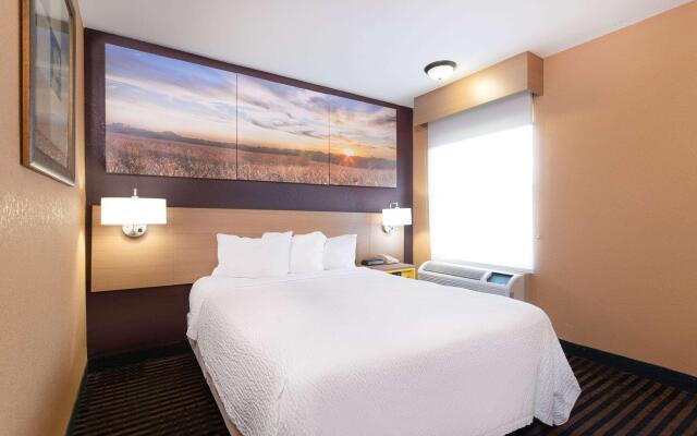 Days Inn by Wyndham Anderson IN