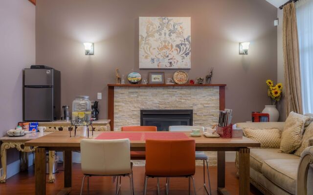 Vancouver Yuelai Guesthouse