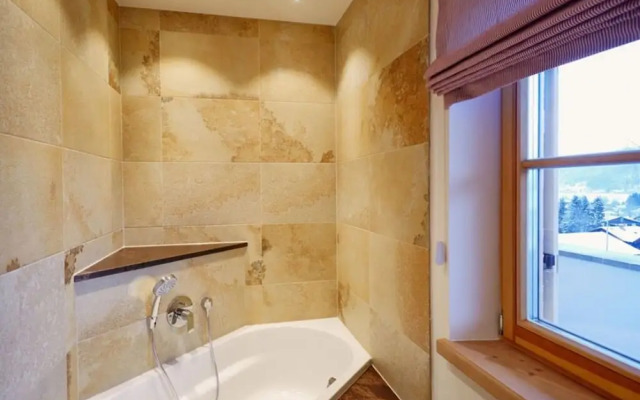 Suite Beech Modern Retreat