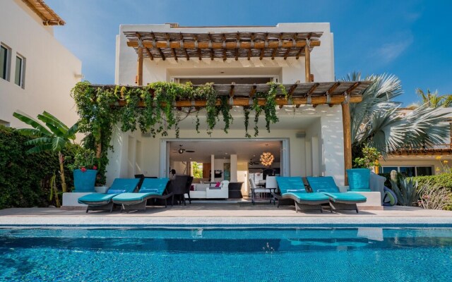 Expansive Views of Famous Cabo Arch: Villa Sirena