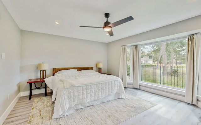 Relaxing Dog-friendly Home w/ Deck & Wifi
