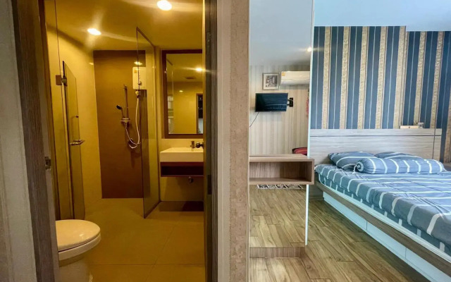 Simply Comfy Apartment by Patsamon