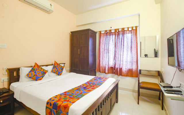 Fabhotel Corner Courtyard- Nr KIMS Hospital, Kondapur