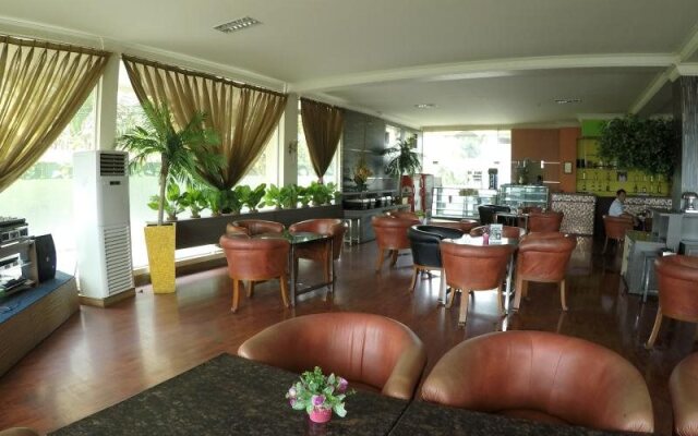 Je Meridien Hotel