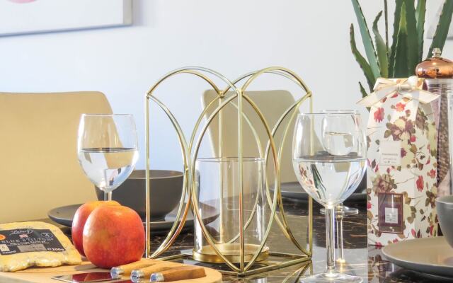 Tudors eSuites Birmingham House Private Garden Free Parking