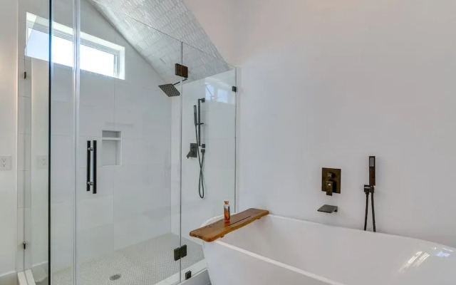 Modern Galveston Vacation Rental: Steps to Beach!