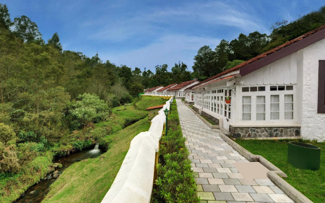 OYO Premium Golf Club Road