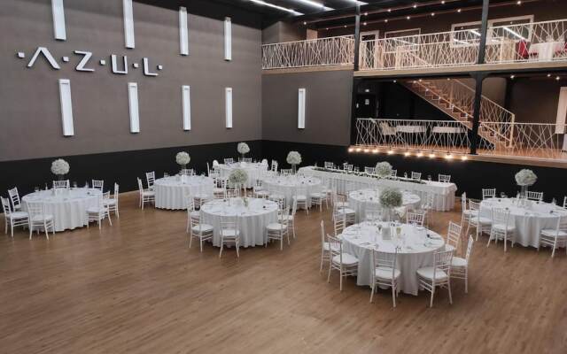 AZUL Hotel & Restaurant